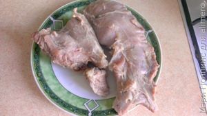 Салат из соленых огурцов с мясом