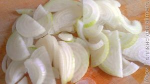 Салат из соленых огурцов с мясом