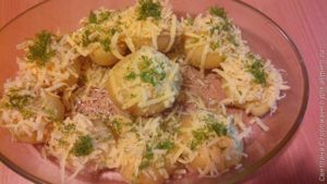 Запеченный картофель с перепелиными яйцами