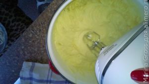 Воздушное пюре с обжаренным луком и укропом