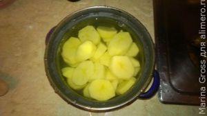 Воздушное пюре с обжаренным луком и укропом