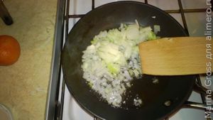 Воздушное пюре с обжаренным луком и укропом
