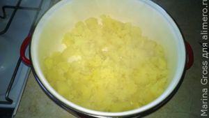 Воздушное пюре с обжаренным луком и укропом