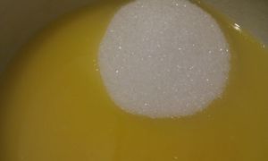 Приготовление вафельных трубочек, шаг 1