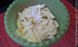 Рецепт Картошки с сардельками по-деревенски в горшочках