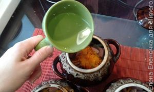 Рецепт Картошки с сардельками по-деревенски в горшочках