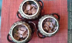 Рецепт Картошки с сардельками по-деревенски в горшочках