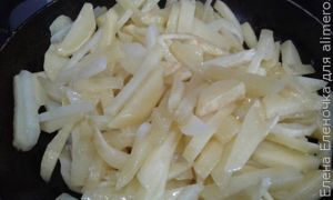 Рецепт Картошки с сардельками по-деревенски в горшочках