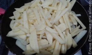 Рецепт Картошки с сардельками по-деревенски в горшочках