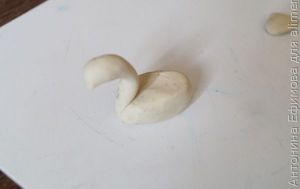 Лебеди из пластилина