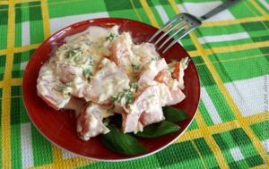 Салат с помидорами и сыром