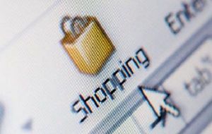 Создание сайтов-клонов. Пользуясь интернет-банкингом, будьте внимательны, когда вводите адрес (адрес строки должен быть: https, а не http), так как из-за одной небольшой ошибки можно попасть на сайт-клон мошенников. Также используйте зашифрованное (безопасное) соединение. И обращайте внимание на контактный телефон на сайте – на поддельном он не соответствует официальному. Создание сайтов-клонов. Пользуясь интернет-банкингом, будьте внимательны, когда вводите адрес (адрес строки должен быть: https, а не http), так как из-за одной небольшой ошибки можно попасть на сайт-клон мошенников. Также используйте зашифрованное (безопасное) соединение. И обращайте внимание на контактный телефон на сайте – на поддельном он не соответствует официальному.