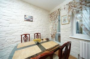 Гипсовая плитка на кухне