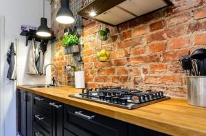 Гипсовая плитка на кухне