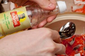 поливаем уксусной кислотой поливаем уксусной кислотой