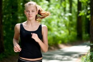 Занимайтесь спортом. Не у многих есть время на тренажерный зал, и не у многих есть желание бегать по утрам ;) Поэтому выберите себе какое-нибудь занятие физкультурой по душе. То ли это будет пресс по утрам, то ли хула-хуп, то ли скакалка – неважно, главное, уделяйте этому занятию не менее 15 минут в день. Занимайтесь спортом. Не у многих есть время на тренажерный зал, и не у многих есть желание бегать по утрам ;) Поэтому выберите себе какое-нибудь занятие физкультурой по душе. То ли это будет пресс по утрам, то ли хула-хуп, то ли скакалка – неважно, главное, уделяйте этому занятию не менее 15 минут в день.