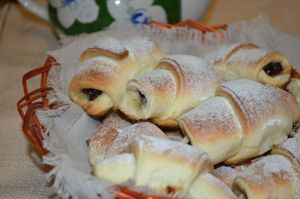 Рогалики с черносливом рецепт