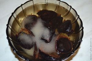 Салат из свеклы с рисом и черносливом