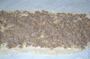 рулет с мясным фаршем из слоеного теста рецепт