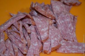 салат с фасолью, кукурузой и сухариками рецепт
