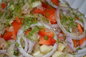 салат из квашеной капусты с болгарским перцем