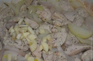 куриное филе в сметане с луком