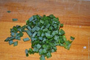 салат из квашеной капусты с кальмаром