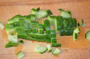 салат из редьки с огурцом, яйцом и сметаной