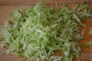 салат из редьки с огурцом, яйцом и сметаной