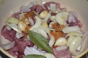 свининина, тушеная с луком рецепт