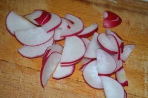 салат с капустой, редисом и сельдереем рецепт