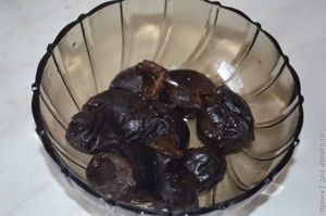 Курица с черносливом в ореховом соусе