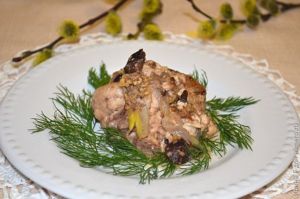Курица с черносливом в ореховом соусе