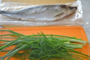 печеный картофель с селедочным соусом
