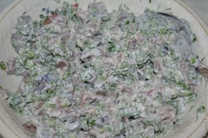 печеный картофель с селедочным соусом