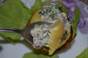 печеный картофель с селедочным соусом