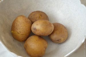 жареный картофель с перцем, брынзой и маслинами жареный картофель с перцем, брынзой и маслинами