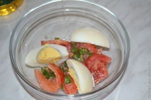 салат с помидорами и зеленым луком