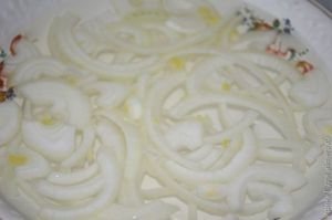 салат из квашеной капусты с брусникой