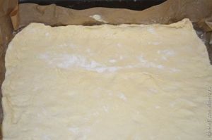 брусничный пирог из слоеного теста