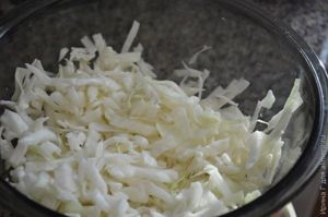 салат из капусты и зеленого горошка
