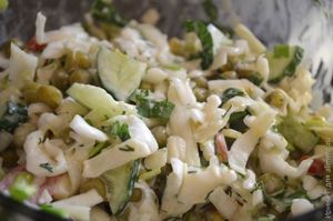 салат из капусты и зеленого горошка