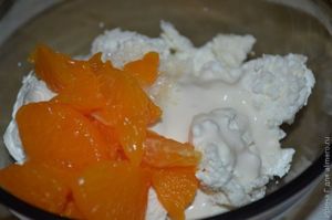 творожный десерт с вишней и мандарином