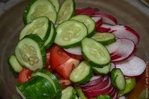 салат с маринованной брынзой