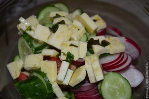 салат с маринованной брынзой