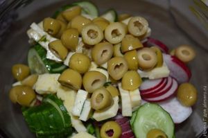 салат с маринованной брынзой