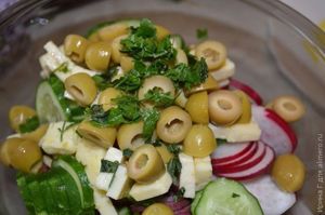 салат с маринованной брынзой