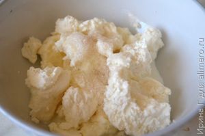 творожный десерт с бананом и земляникой