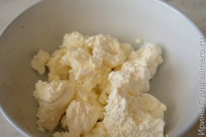 творожный десерт с бананом и земляникой