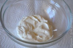 творожный десерт с бананом и земляникой